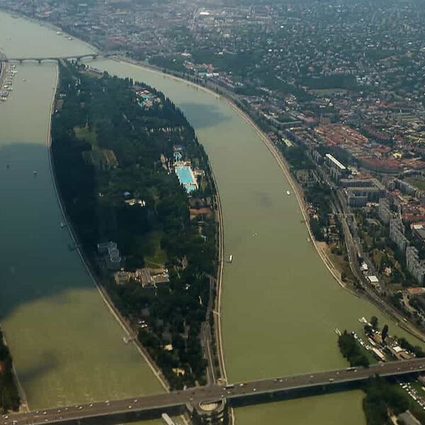 Alternative view of "Légi felvételek a Margitszigetről" sétarepülés